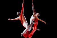 Alexander Streltsov y Christine Van Loo, de Cirque de la Symphonie, compa;[ia que se presenta en el Kennedy Center de DC. Foto gentileza JFKC. (Aerial Duo