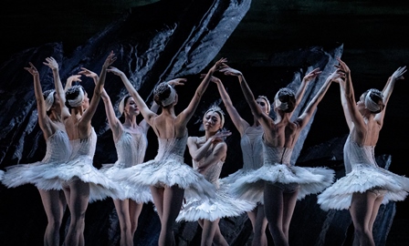 The Royal Ballet, "El lago de los cisnes".  Foto: © Asya Verzhbinsky.