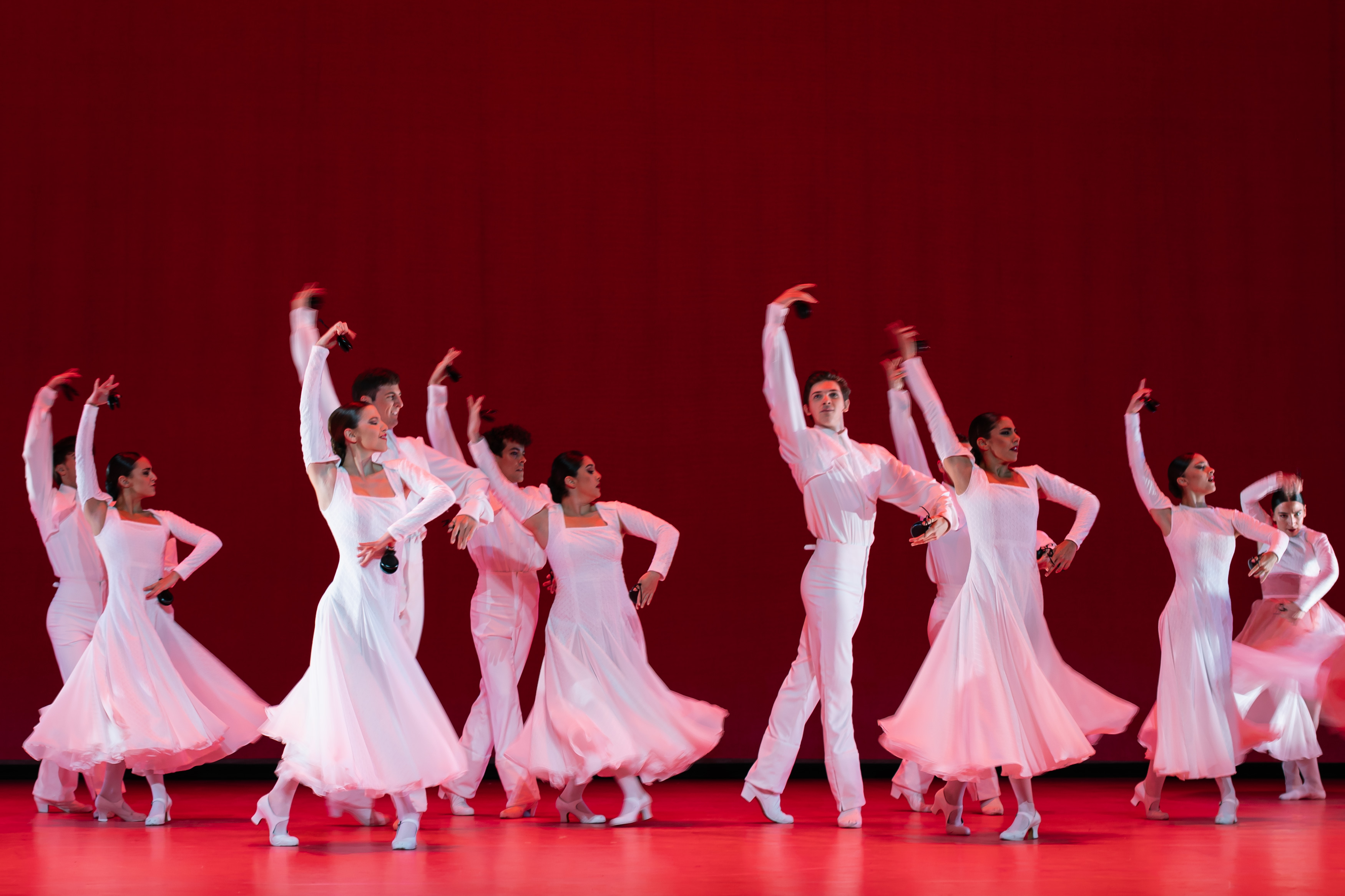 El Ballet Español de la Comunidad de Madrid en "Sinfonía Española". Fotografía de Ana Yáñez | Gentileza Teatros del Canal de Madrid.