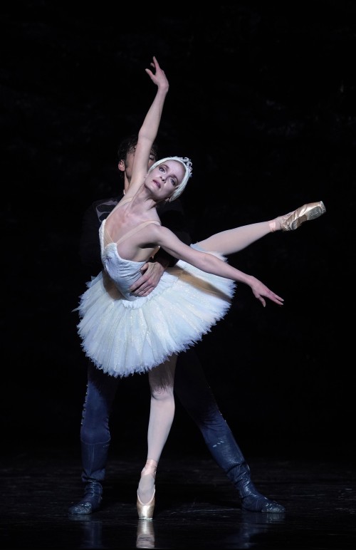 Sasha de Sola y Aaron Robison protagonizaron la función de estreno en el Teatro Real. Foto: Javier del Real. Gentileza Teatro Real de Madrid.