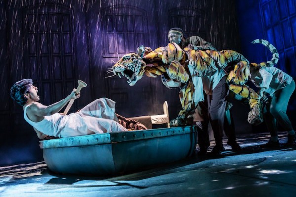 “Life of Pi”, adaptación de Lolita Chakrabarti sobre la novela de Yann Martel, se presenta en el Eisenhower Theater. Foto: Evan Zimmerman. Gentileza JFKC.