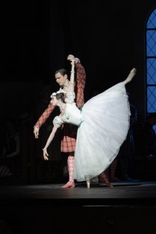 Ksenia Shevtsova y Jakob Feyferlik. Foto: Katja Lotter. Gentileza Ballet del Estado de Baviera.