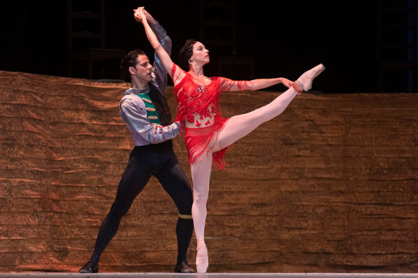 Viengsay Valdés y Marcelo Gomes, en una escena de la reposición de “Carmen”, de Alberto Alonso. Foto: PanchitoGL.