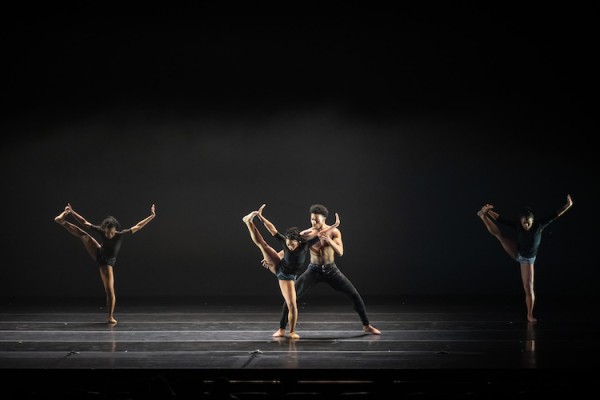 Complexions Contemporary Ballet en “Black is Beautiful” protagonizada por estudiantes del Programa de Danza de Chadwick A. Boseman College of Fine Arts de Howard University. Foto: Taylor Craft. Gentileza JFKC.