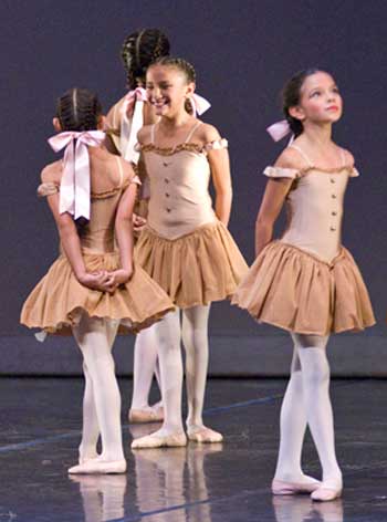 Nios de todas las edades llegaron al escenario del Bosque de Chapultepec en el 6 Curso de Verano de Ballet en la Olln Yoliztli.